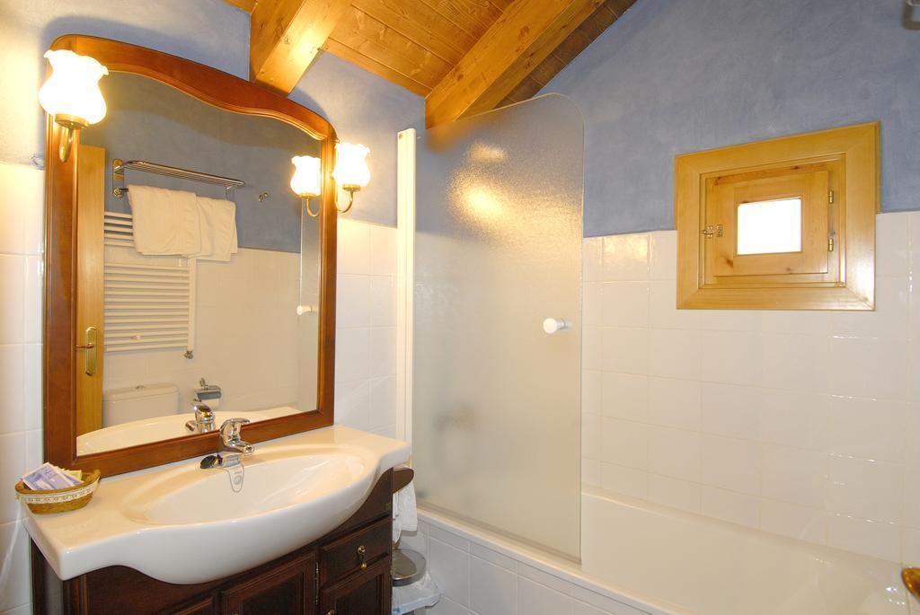 Apartamentos El Rincon De Benas Benasque Kamer foto
