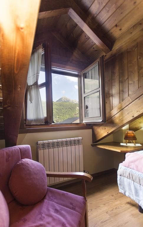 Apartamentos El Rincon De Benas Benasque Kamer foto