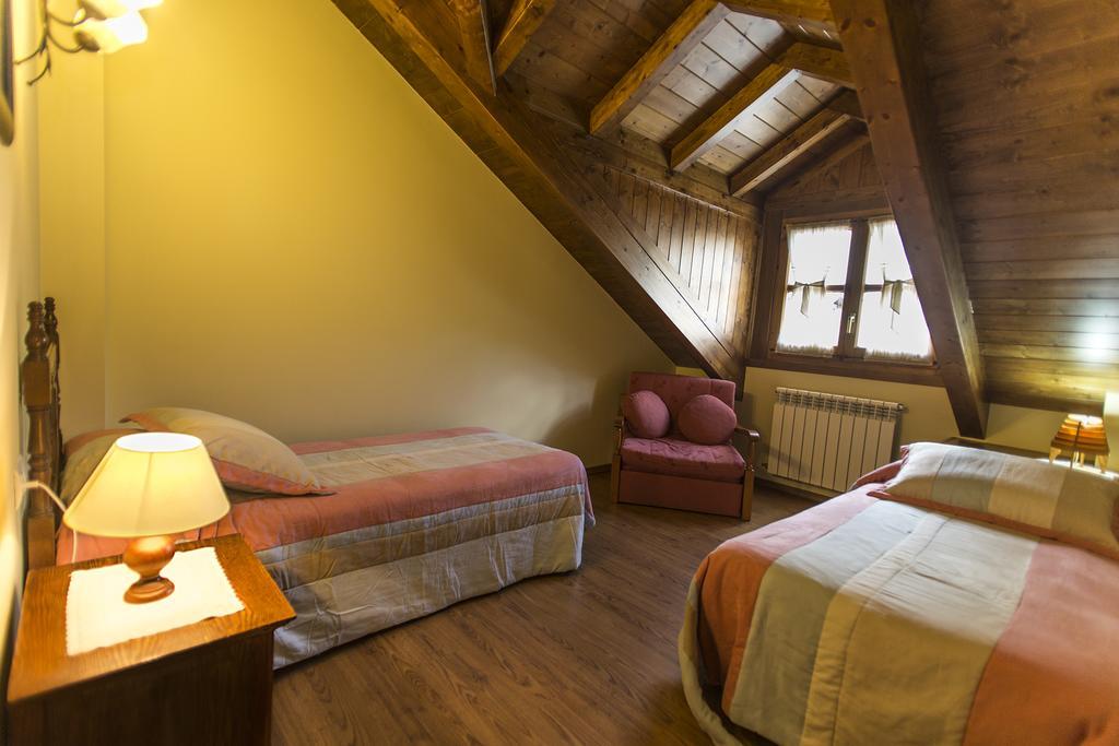 Apartamentos El Rincon De Benas Benasque Kamer foto