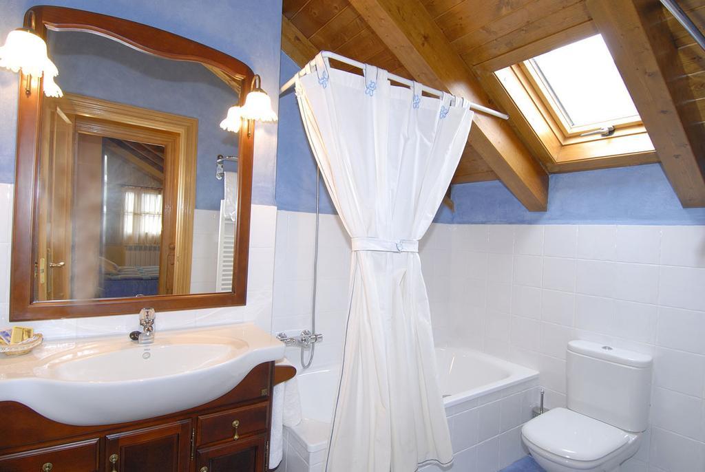 Apartamentos El Rincon De Benas Benasque Kamer foto