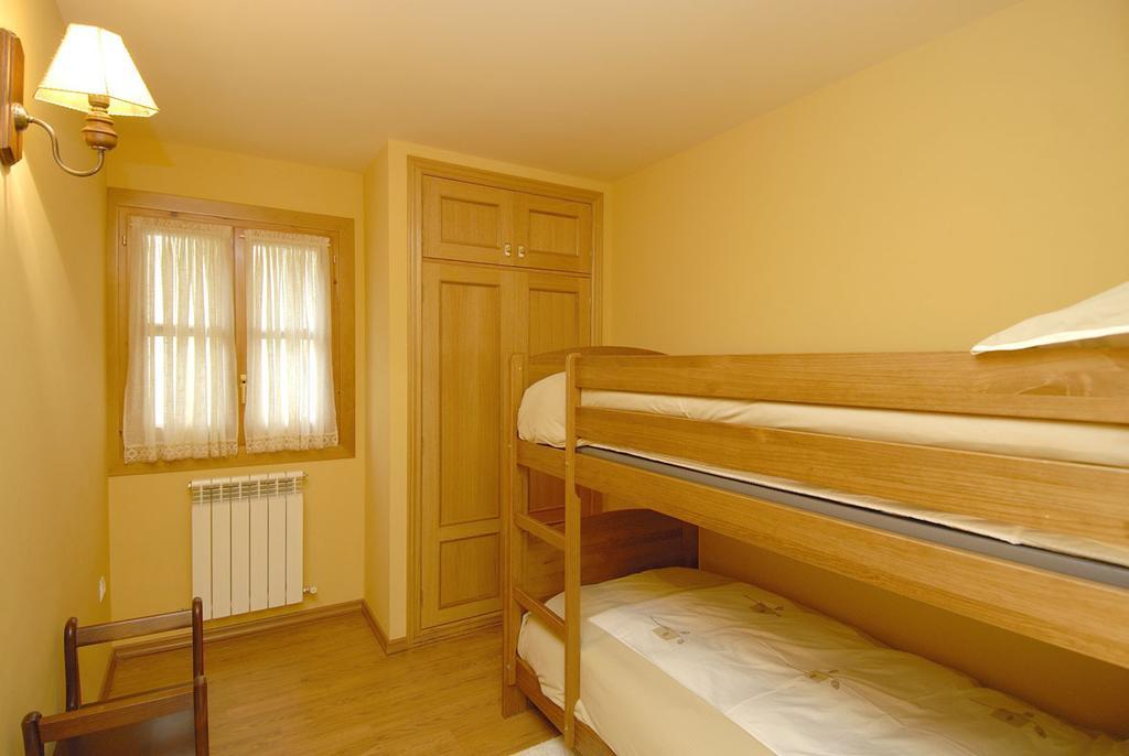 Apartamentos El Rincon De Benas Benasque Kamer foto