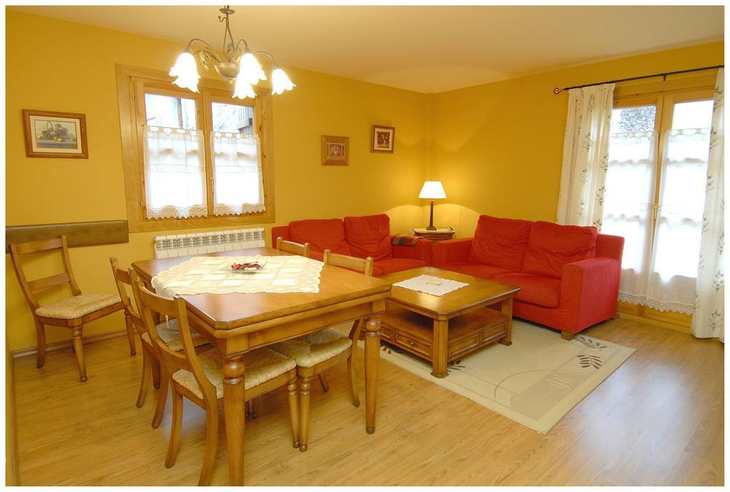 Apartamentos El Rincon De Benas Benasque Kamer foto