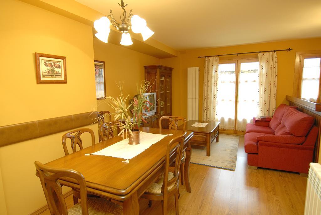 Apartamentos El Rincon De Benas Benasque Kamer foto